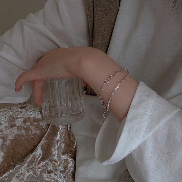 Stilrent och minimalistiskt armband med nischdesign, infällt coolt An B One size