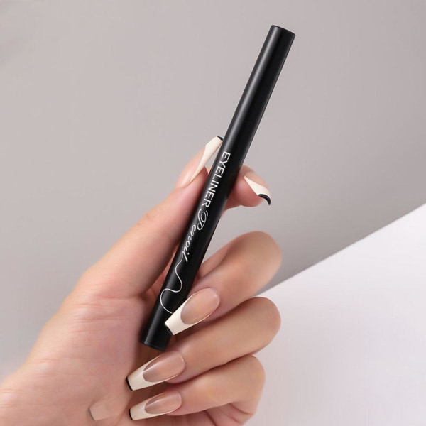 Vattentät och långvarig eyeliner som inte kladdar 1 # black 2ml