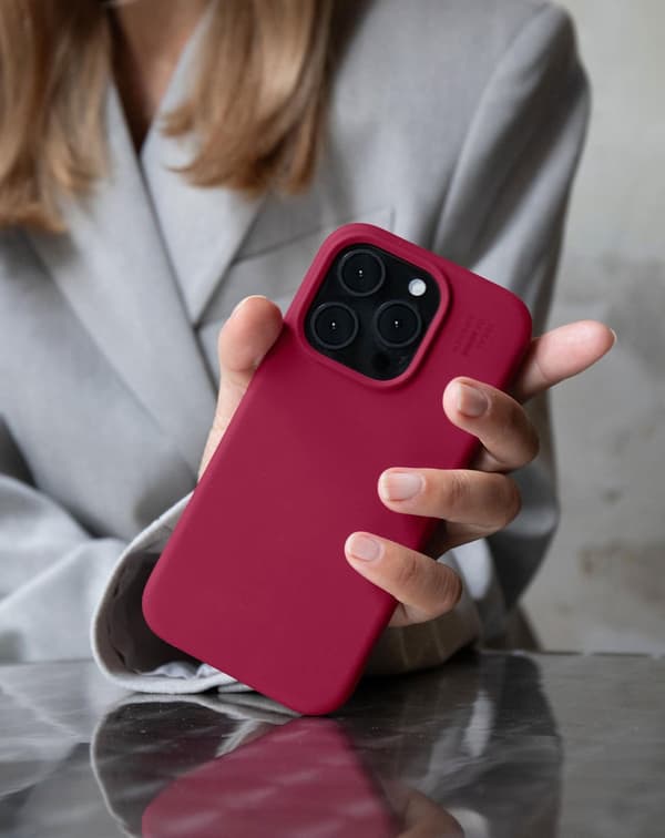 Silicone Case MagSafe iPhone 17 Pro Max Cranberry Lila