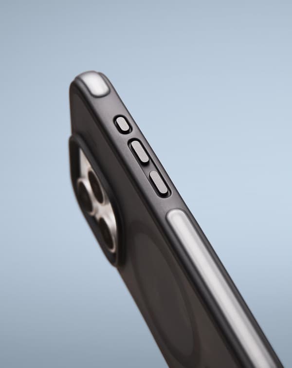 Ideal Bumper Case MagSafe iPhone 16 Pro Black