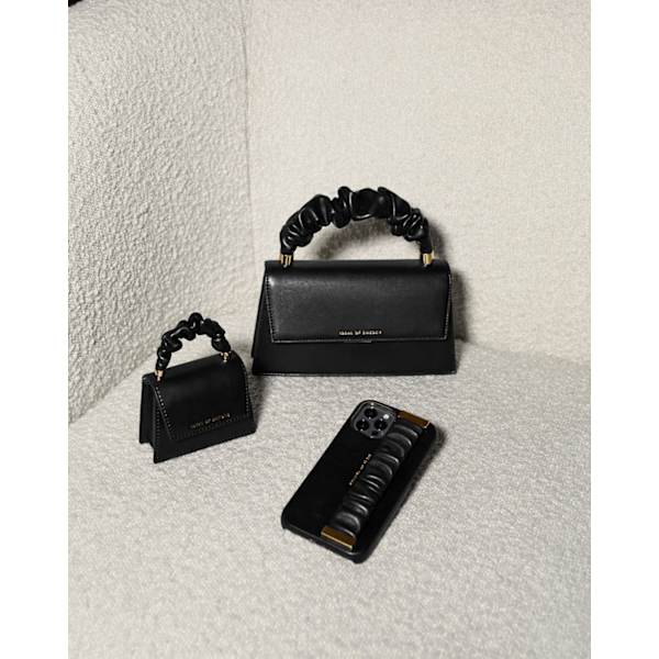 Statement Case iPhone 12 / 12 Pro Ruffle Noir Top Handle Black