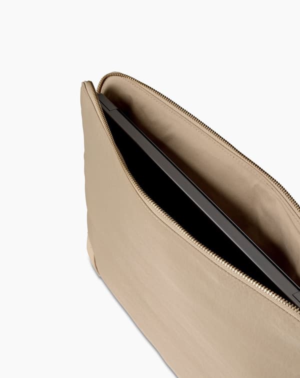 Essential Laptop Sleeve 16\" Beige