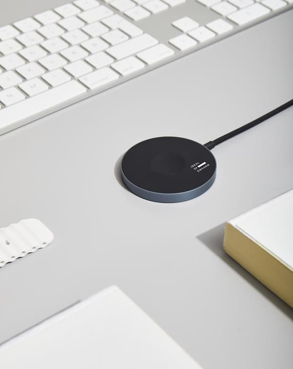 Biscuit MagSafe Charger Black