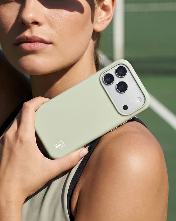 Silicone Case MagSafe iPhone 13 / 14 / 15 / 16e / 17e Sage Green