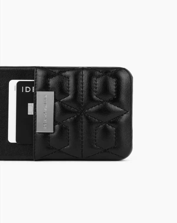 Statement Case iPhone 11 / XR Quilted Black Mini Pocket Black