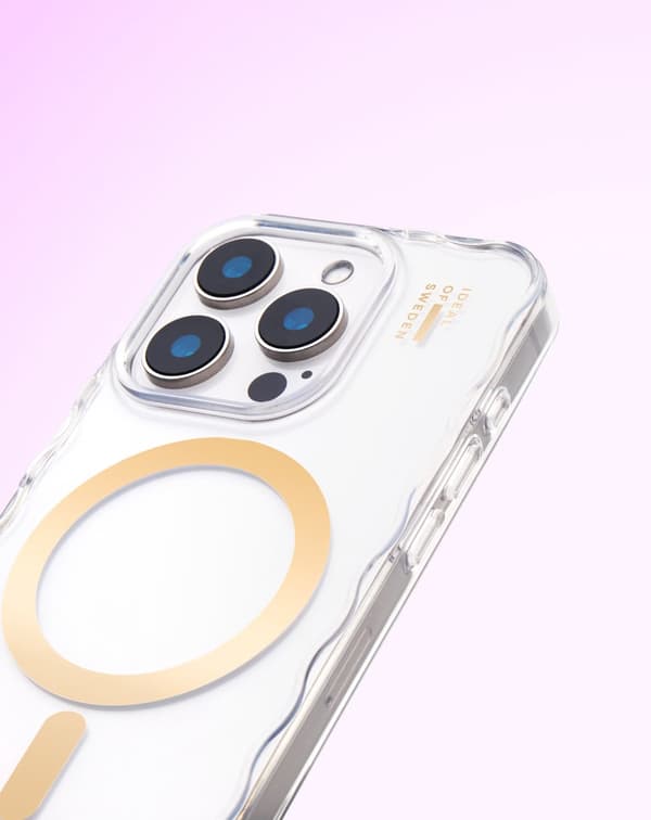 Wavy Case MagSafe iPhone 13 / 14 / 15 / 16e / 17e Clear Transparent
