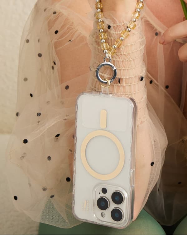 Wavy Case iPhone 13 / 14 / 15 / 16e / 17e Clear Transparent