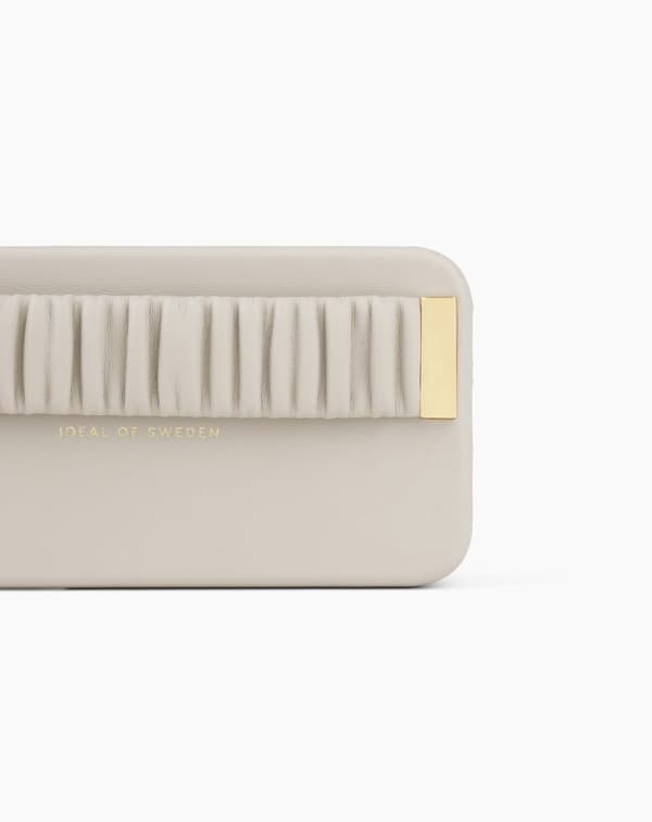 Statement Case iPhone11 / XR Ruffle Cream Top Handle Beige