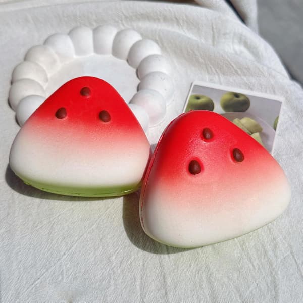 Squishy, Smör Squishy, Vattenmelon Taba Squishy, Långsam Stigning/Återhämtning, Leksak för Stresslindring & Fidget Leksaker för ADHD, Partyfavoritpresent (1 ST)