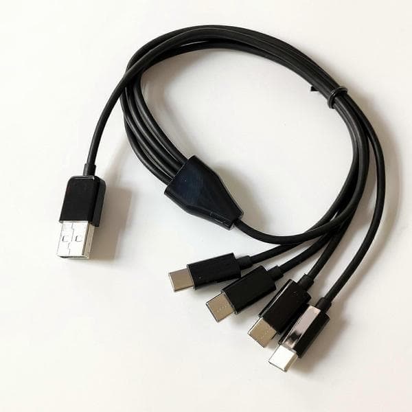 4 i 1 USB til 4USB C Port Opladningskabel Strømforsyningsledning 3,0 mm OD til bærbare computere tablets telefoner 50 cm lang Black