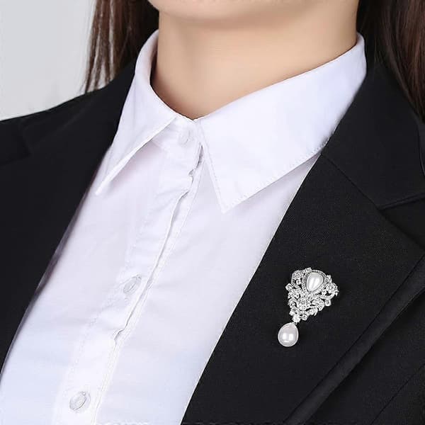 Silver Cubic Zirconia Kristall Imitation Pärlhänge Bröllopsbrosch Pin Mode Smycken