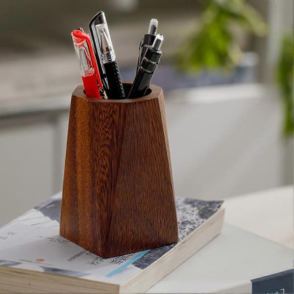 Pennholder i valnøtt – stilig skrivebordspynt for elegant studierom Square Large Mouth
