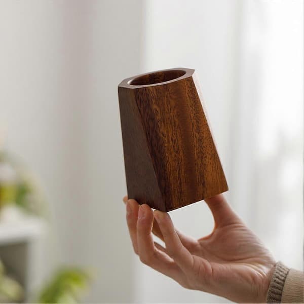 Pennholder i valnøtt – stilig skrivebordspynt for elegant studierom Square Large Mouth
