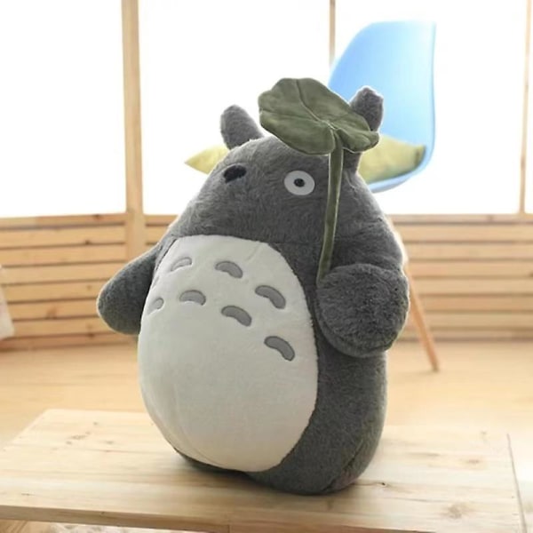 Överraskningskampanj Totoro plyschleksak Söt plysch japansk anime figurdocka plysch Totoro med lotusblad Barnleksaker Julklapp about 40cm smile