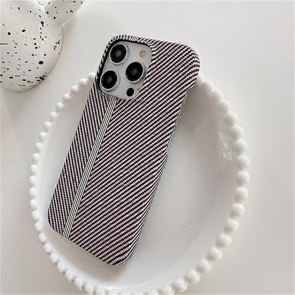 Kompatibel med iPhone 14 Pro Max telefondeksel karbonfibertekstur mikrofiberfôr + PC ufullstendig bakdeksel Pink