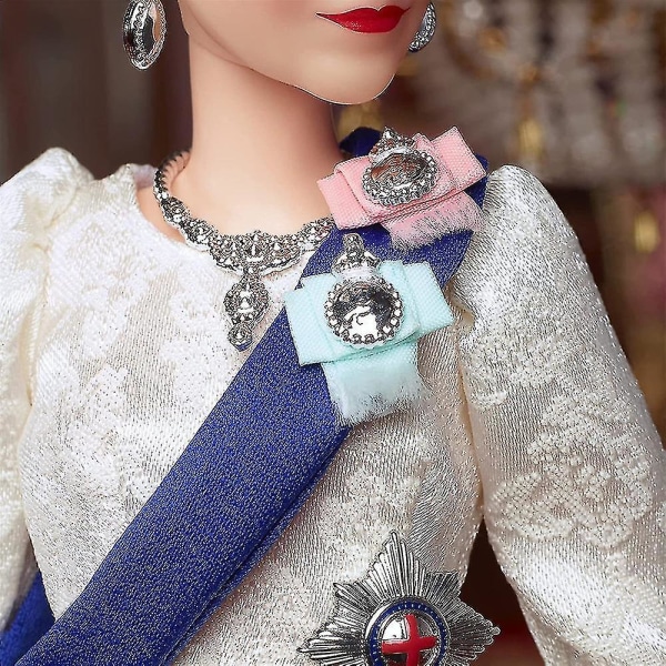 Dronning Elizabeth Ii Platinum Jubilee Barbie Doll Royalty Monarchy Figur Legetøj Julegave