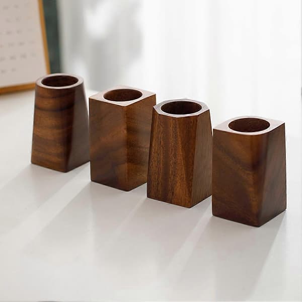 Pennholder i valnøtt – stilig skrivebordspynt for elegant studierom Round Pen Holder