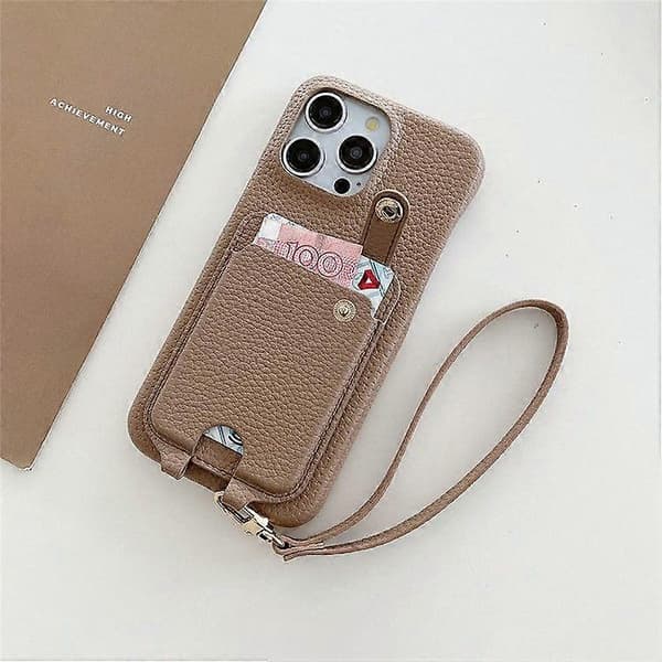 For iPhone 16 Pro Max Deksel Multifunksjonelle Kortspor Lær Bakdeksel med Håndleddsstropp Light Brown