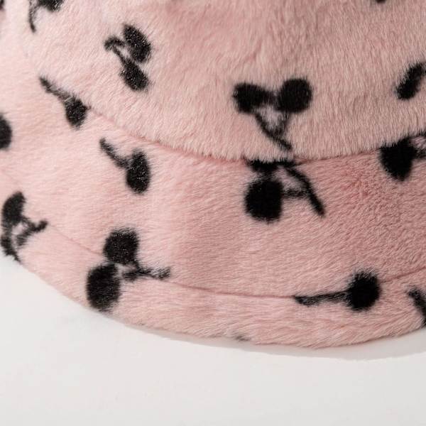 Fuzzy Bucket Hat för Kvinnor och Män - Luddig, Söt Bucket Hat för Vinter, Varm Plysch, Fiskehatt, Fluffig Sherpa, Rolig Hatt Cherries-white