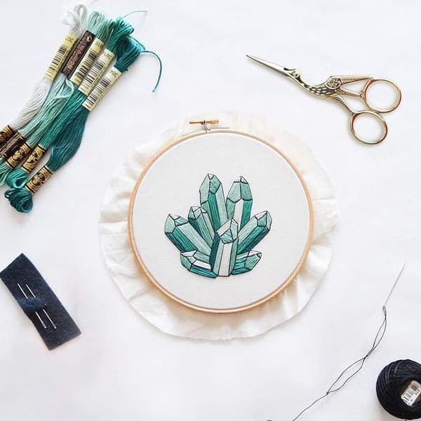 (Guld, 11,5 cm + 9,5 cm) Sæt med 2 broderisakse, lille trane