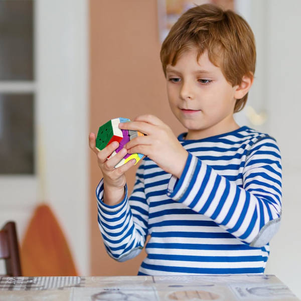 Megaminx-kuutio, dodekaedrinen nopeuskuutio 3x3 dodekaedrinen kuutiopulmakuutio Magic Speed Cube, erittäin kestävä ja helppo kääntää (mustat tarrat) Without adhesive