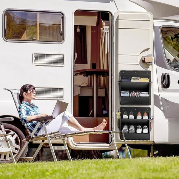 Skovæg til autocamper, vægmonteret skoopbevaring. Støtte