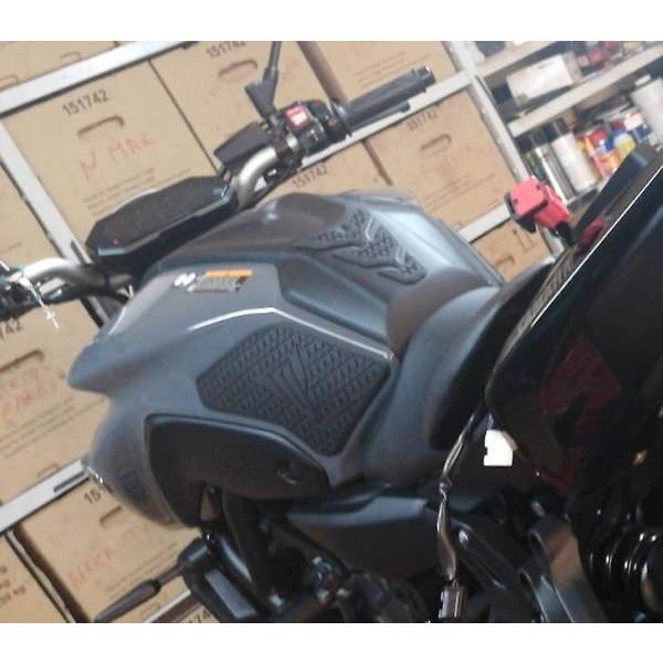 Nytt 2023 2022 FÖR YAMAHA MT07 MT-07 MT 07 Tillbehör Halkfri sidobränsletankklistermärke Vattentät dyna Gummitlistermärke Knä och skenben 1pcs