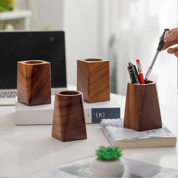Pennholder i valnøtt – stilig skrivebordspynt for elegant studierom Square Large Mouth
