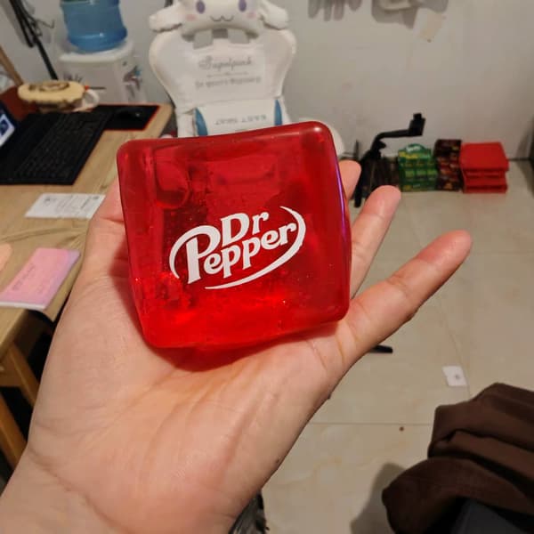 Needoh Nice Cube, et stresslindrende legetøj lavet af maltose og hoppende slik. Sprite cubes [boxed]