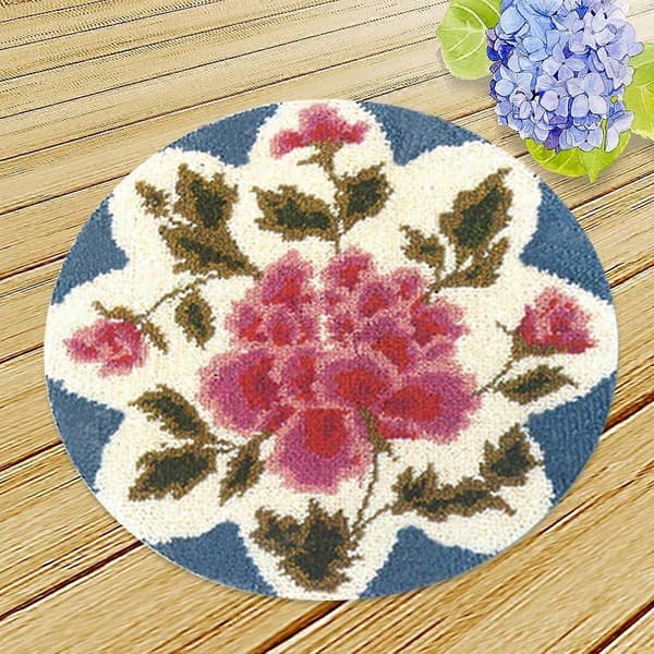 Teppe brodert med krok med rosa rose for
