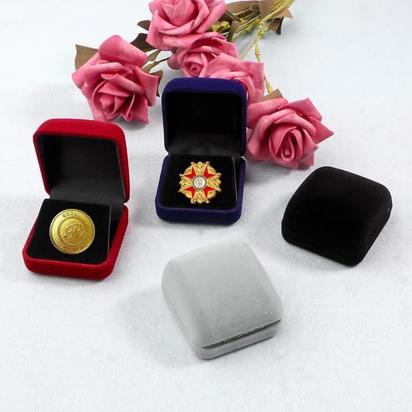 Sammetsmyntdisplayfodral Medaljfodral Smyckeskrin Presentask Displayfodral för Medaljer Red