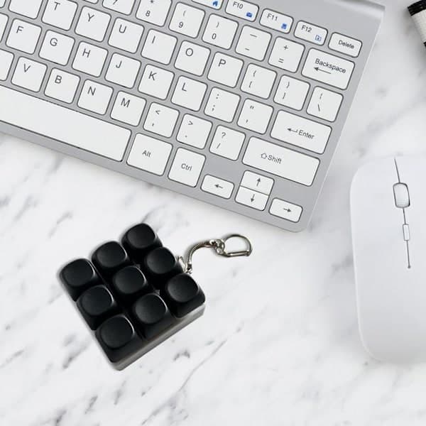 Keyboard Fidget Toy Keychain Keyboard Clicker Keychain Fidget Sensory Fun Toys for Decompression
