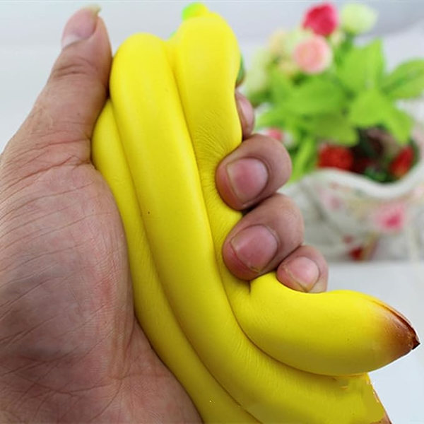 Stress Relief Rising Egnet legetøj til børn Bananer Duftende presset Slow Bread Toy D10 Legetøj (GUL, One Size)