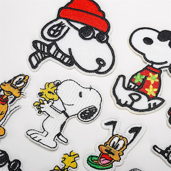 13 st Snoopy tecknade broderade strykjärn på lappar, DIY sy applikation reparation lapp, sy på/strykjärn på lapp för jackor, jeans, byxor, ryggsäckar, kläder