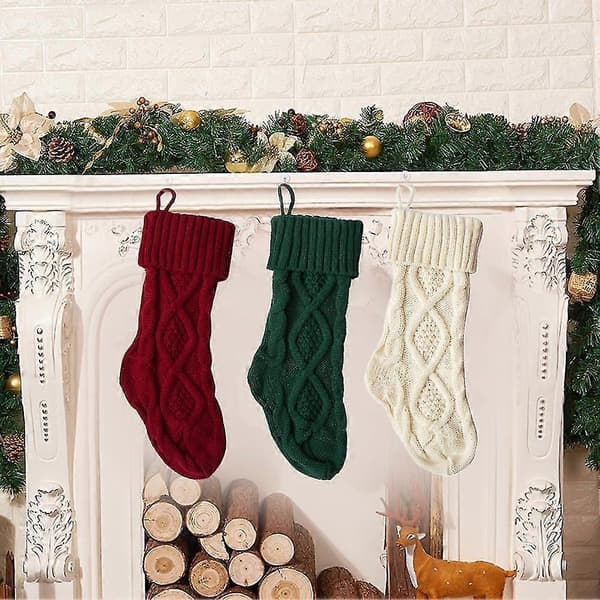 Stickade julstrumpor dekorationer julklappspåsar öppen spis tomte älgsockor söta presentpåsar white