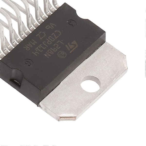 Moottoriohjain robotiikkaan L298N puolisilta IC musta 0,5 5