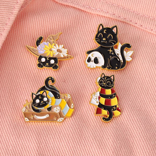 Sæt med 4 Halloween søde sorte kat emalje pin broche sæt tegneserie magisk kat revers pin tilbehør til B