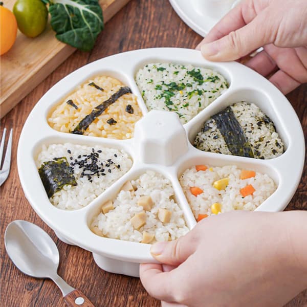 Onigiri Maker 6 Rutor Matkvalitetspress Icke-klibbig Lätt att Lossa DIY Plast Triangel Risboll Sushi