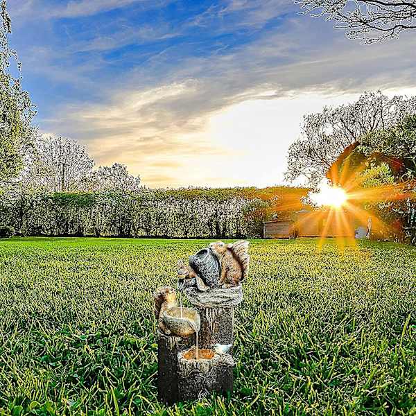 Solcelled Egern Stakket Vandfaldspringvand Med LED-lys Og Pumpe, Harpiks Egern Have Springvand Statue Til Udendørs Terrasse Have YT 3-18