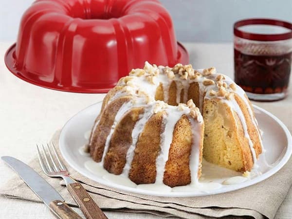1 st Nonstick Bundtform Kakformar Kolstål Ribbad Rörform Kakformar Röd