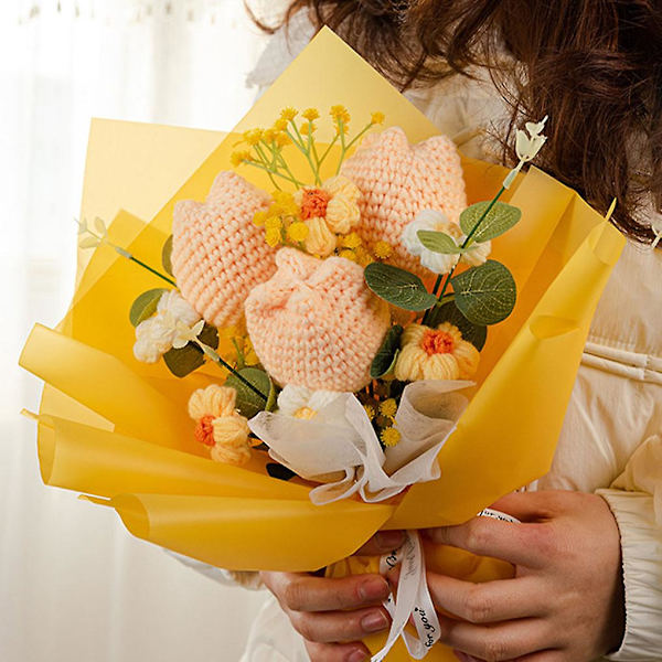 Moderne og smukke håndvævede garnbuketter til gavegivning Yellow yarn bouquet