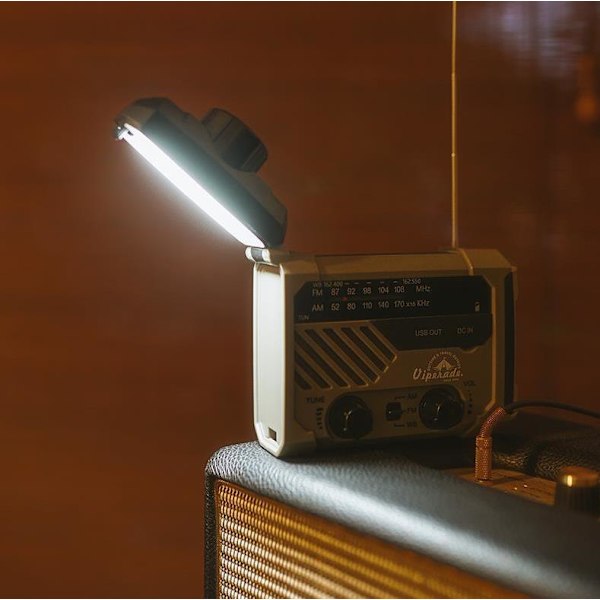 Radio för utomhusbruk, vev- och solcellsdriven, multifunktionell
