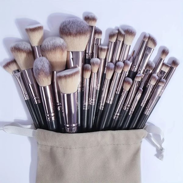 30st Professional Makeup Brush Set Foundation Concealers Ögonskuggor Powder Blush Blending Borstar Skönhetsverktyg med påse Black Silver