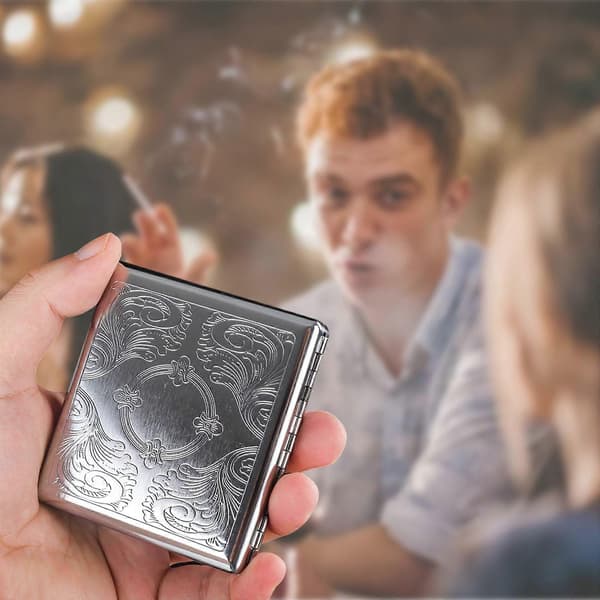 1 metal præget cigaretetui