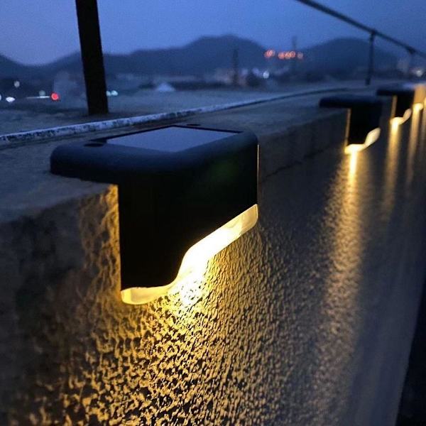 4-pak Solcelled Dæklys LED Soltrappe Lys Vandafvisende Hække Lys Udendørs Trapper Trin Hæk Black Warm light