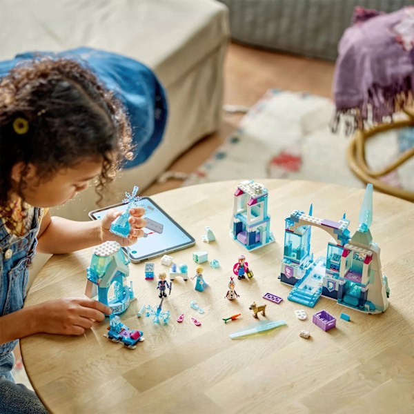 Byg Magiske Eventyr med LEGO 43244 Disney Frost - Elsa’s Is Sl