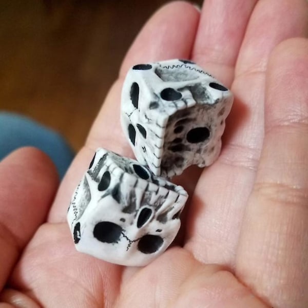 2 stk. Resin Skull Dice til fest, bordspil, fest, Halloween, festival, bar, legetøj - yujia