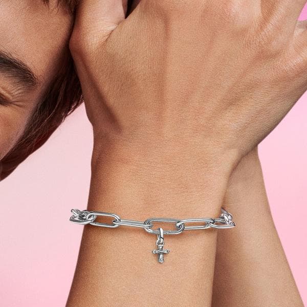 Pandora - P ME Glitrende Kors Mini Charm - Sterlingsølv