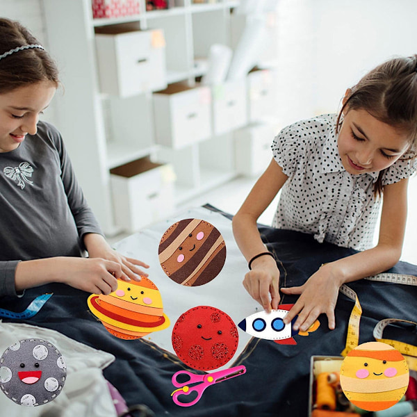 Sykit för barn Dinosaurie DIY konst hantverk filt set djur förskolebarn nybörjare pedagogisk syset projekt festtillbehör för pojkar flickor