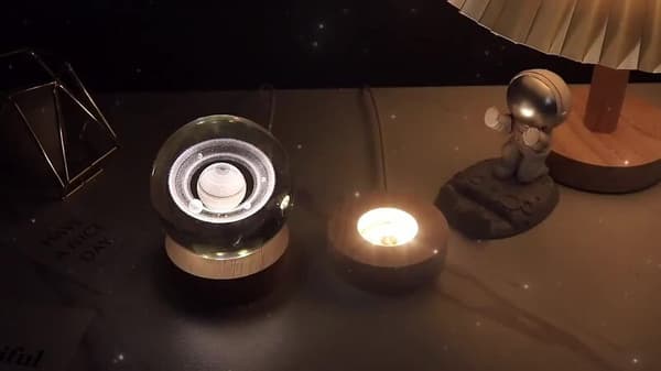 Lasergravert bordlampe med fuglesti (konstellasjonsbilde)